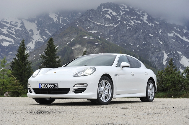 Car Reviews | Porsche Panamera S Hybrid | CompleteCar.ie