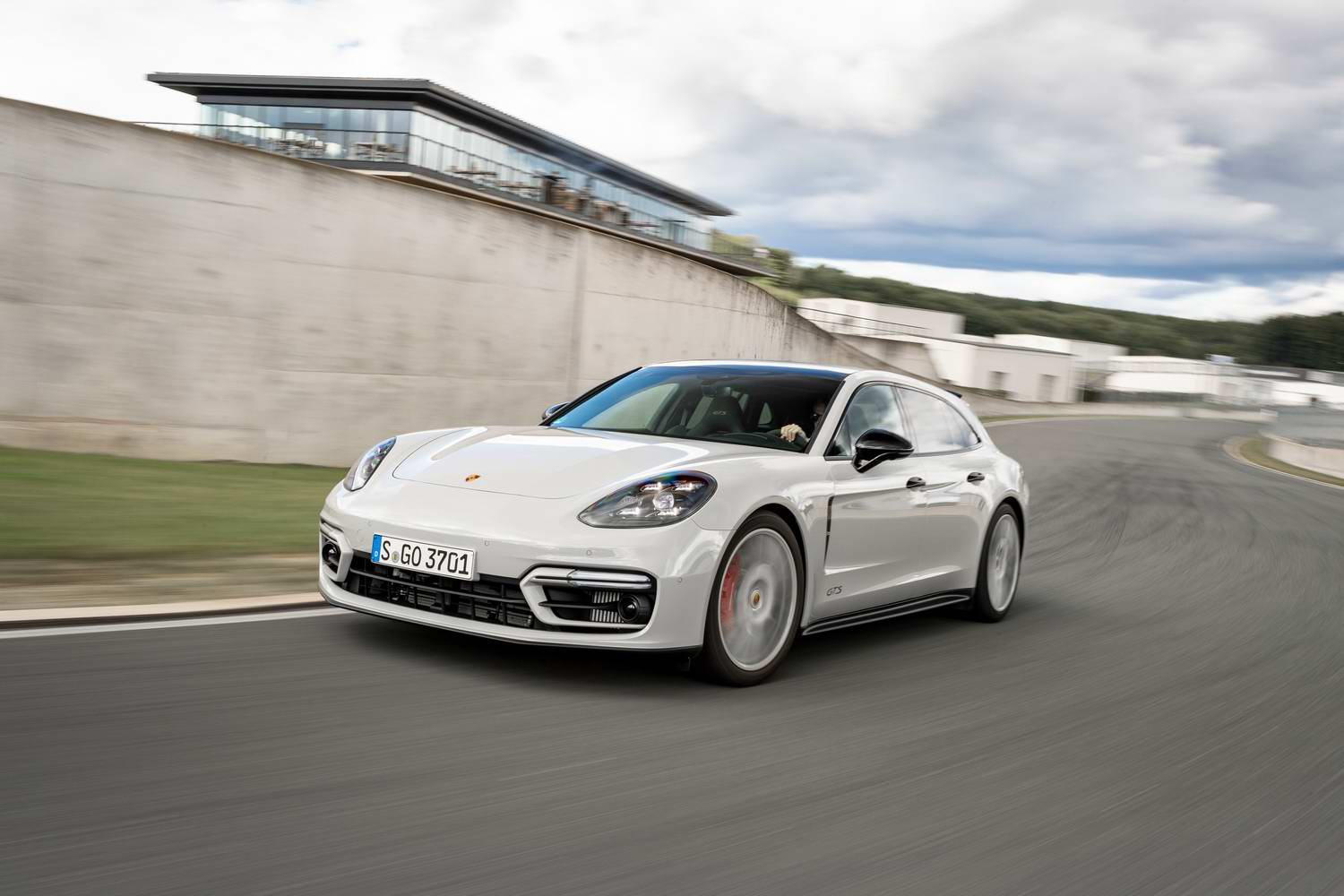 Car Reviews | Porsche Panamera GTS Sport Turismo (2021) | CompleteCar.ie