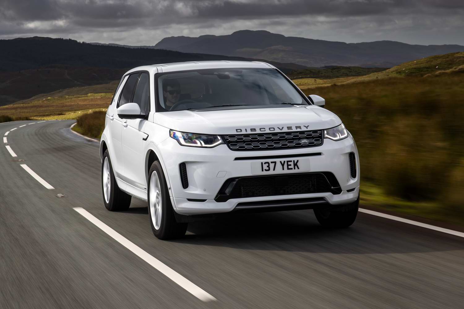 Car Reviews | Land Rover Discovery Sport P300e hybrid (2021) | CompleteCar.ie