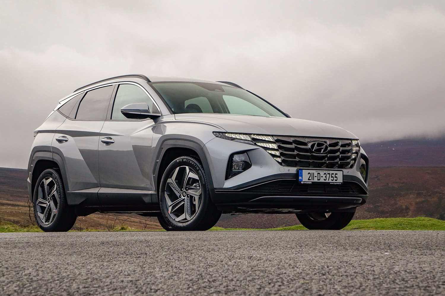 Car Reviews | Hyundai Tucson Hybrid (2021) | CompleteCar.ie