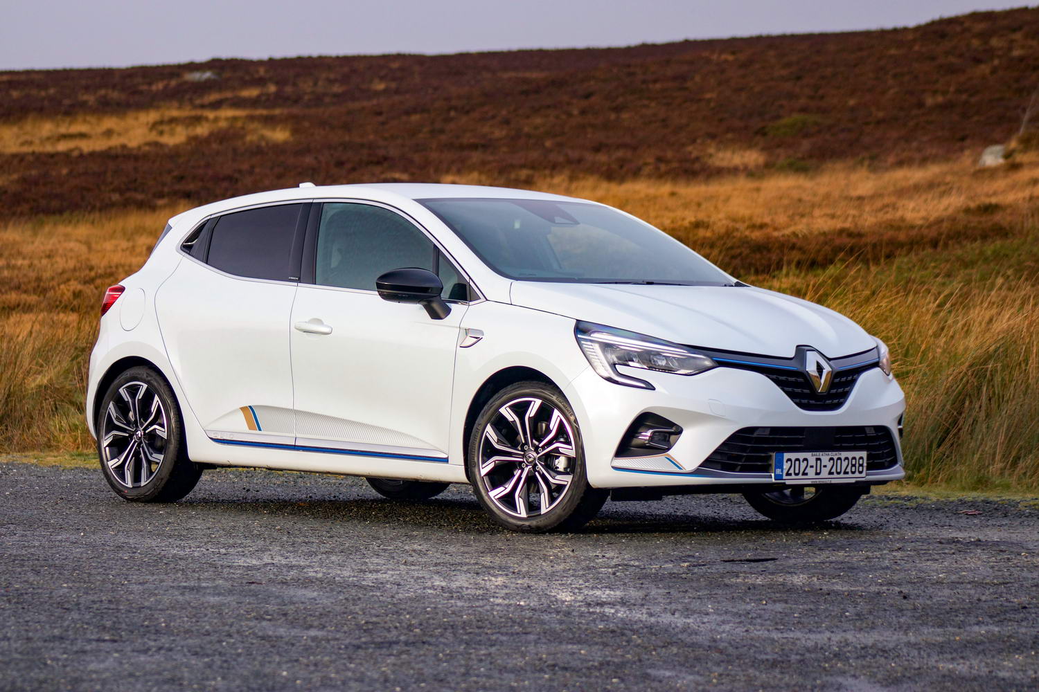 Car Reviews | Renault Clio E-Tech hybrid (2021) | CompleteCar.ie