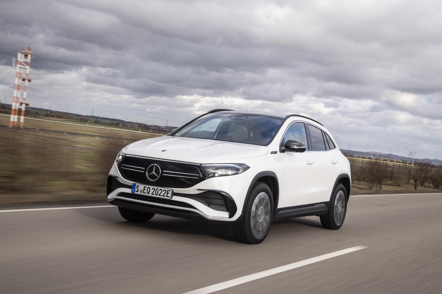 Car Reviews | Mercedes-Benz EQA 250 (2021) | CompleteCar.ie