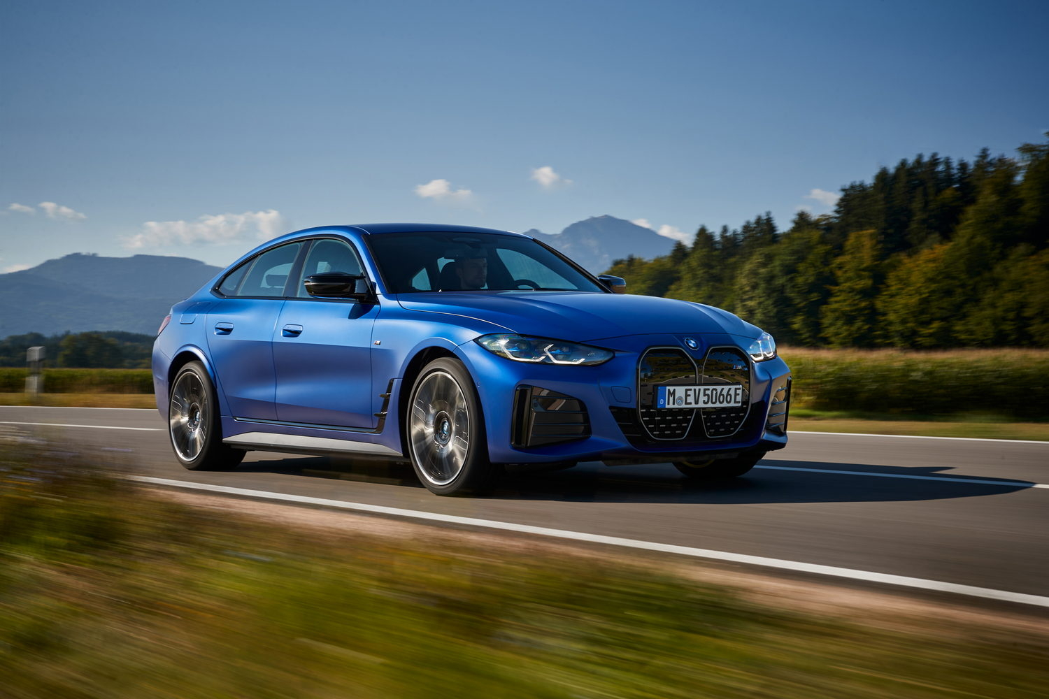 Car Reviews | BMW i4 M50 (2022) | CompleteCar.ie