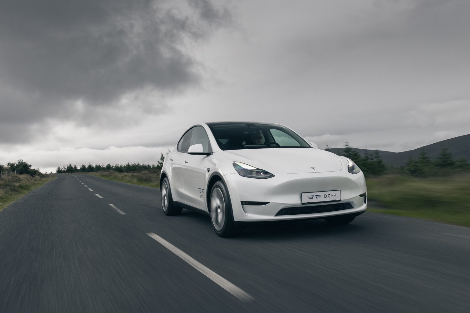 Car Reviews | Tesla Model Y Long Range (2022) | CompleteCar.ie
