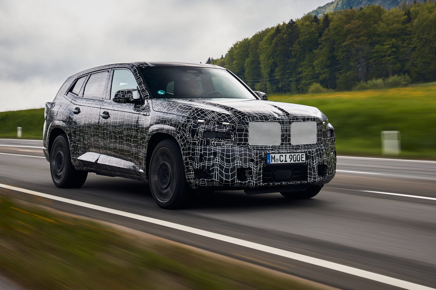 Car Reviews | BMW XM prototype (2023) | CompleteCar.ie