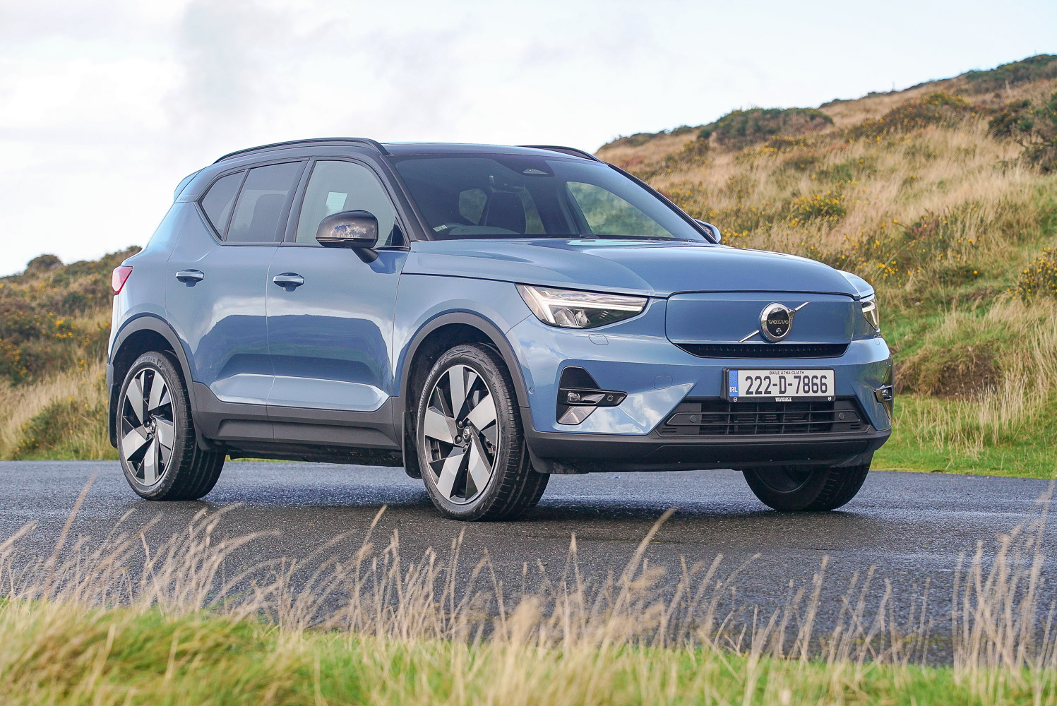 Car Reviews | Volvo XC40 Recharge single motor (2022) | CompleteCar.ie