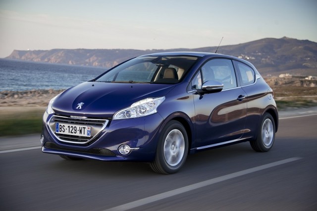 Car Reviews | Peugeot 208 | CompleteCar.ie