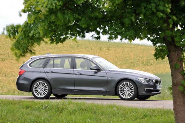Car Reviews | BMW 3 Series Touring | CompleteCar.ie