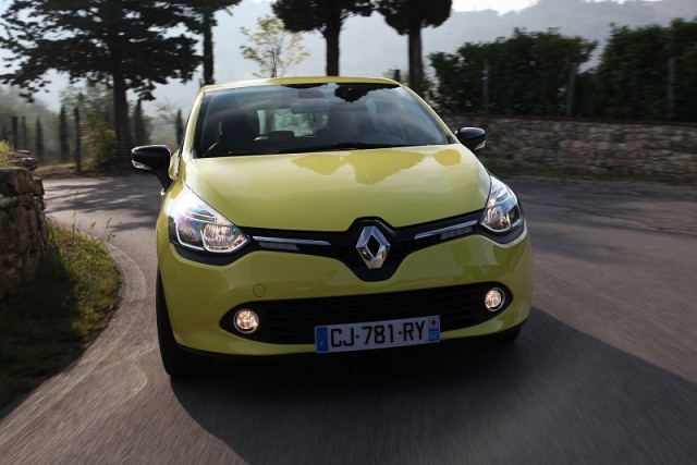 Car Reviews | Renault Clio | CompleteCar.ie
