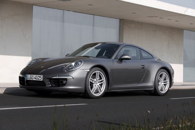 Car Reviews | Porsche 911 Carrera 4 | CompleteCar.ie