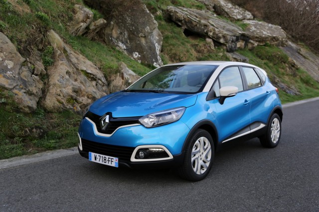 Car Reviews | Renault Captur dCi | CompleteCar.ie