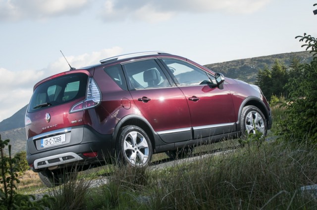 Car Reviews | Renault Scenic XMOD | CompleteCar.ie
