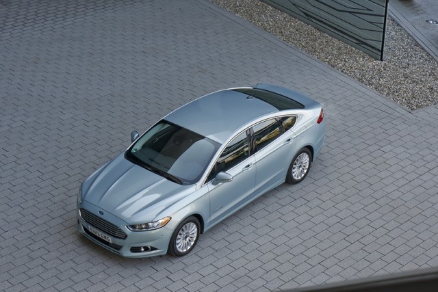 Car Reviews | Ford Fusion Hybrid | CompleteCar.ie