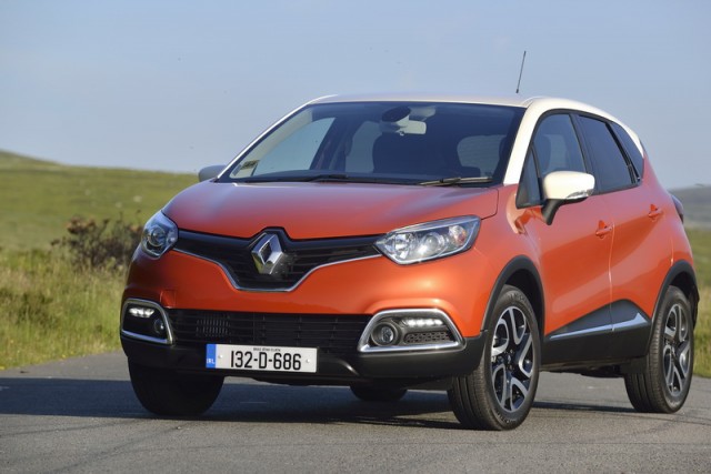 Car Reviews | Renault Captur TCe | CompleteCar.ie