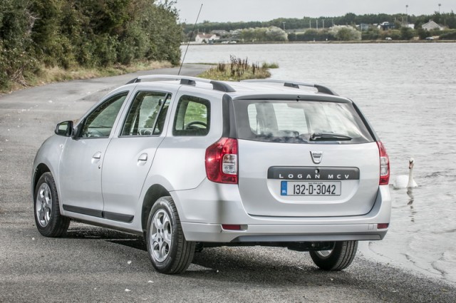 Car Reviews | Dacia Logan MCV | CompleteCar.ie