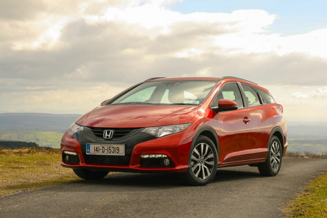Car Reviews | Honda Civic Tourer | CompleteCar.ie