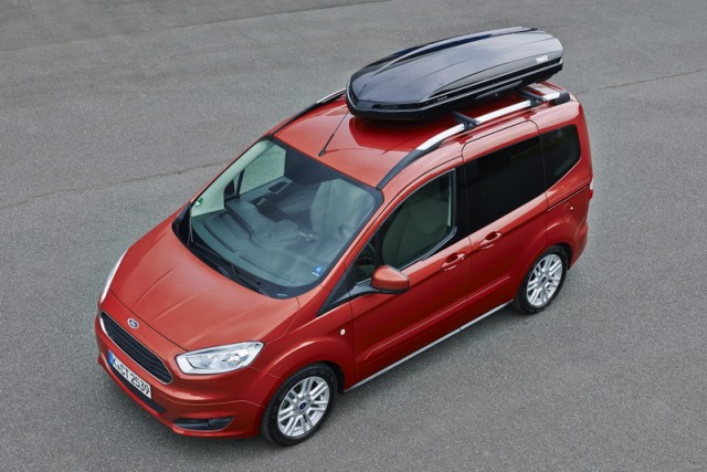 Car Reviews | Ford Tourneo Courier | CompleteCar.ie