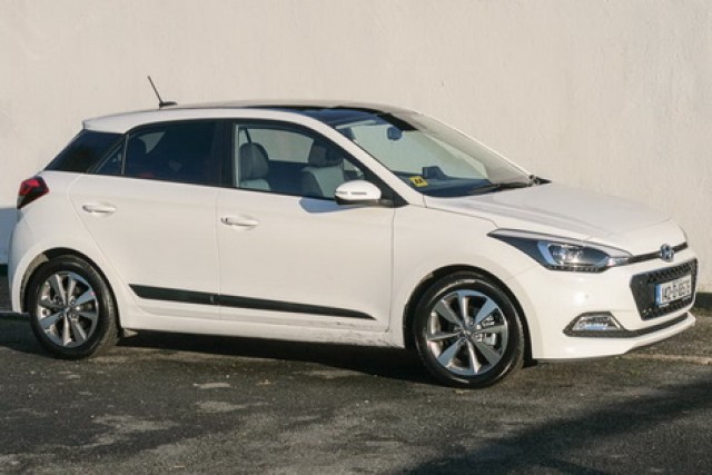 Car Reviews | Hyundai i20 | CompleteCar.ie