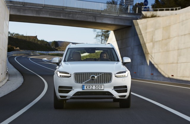 Car Reviews | Volvo XC90 T8 Twin Engine | CompleteCar.ie