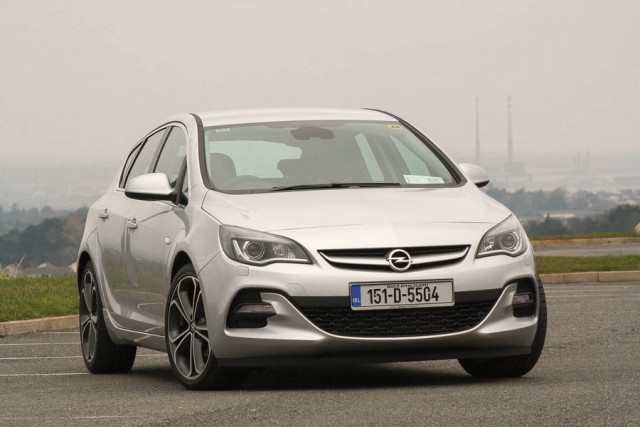 Car Reviews | Opel Astra SRi | CompleteCar.ie