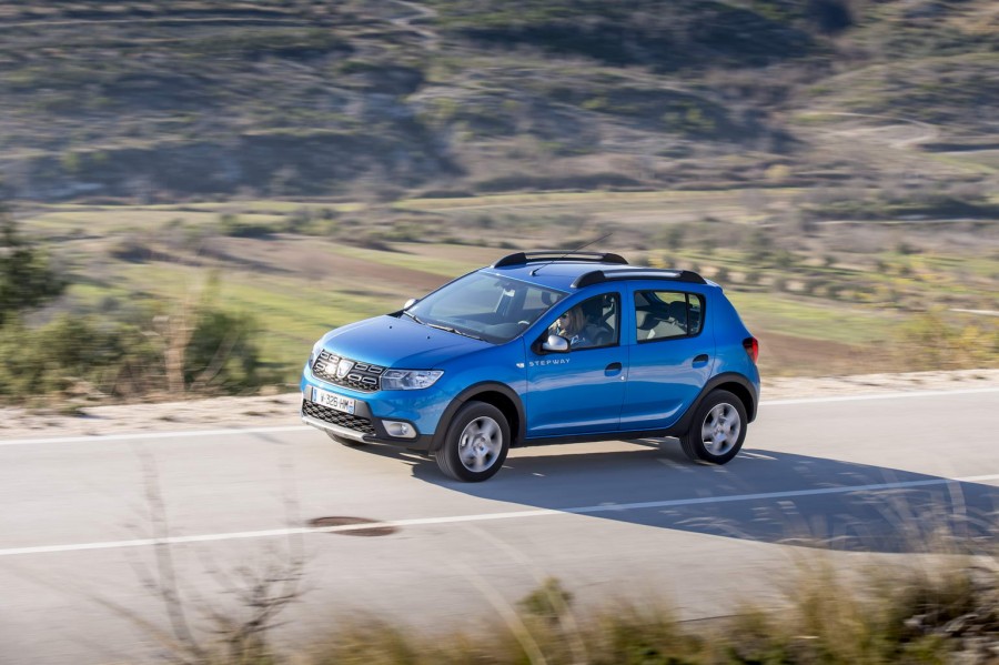 Car Reviews | Dacia Sandero Stepway | CompleteCar.ie