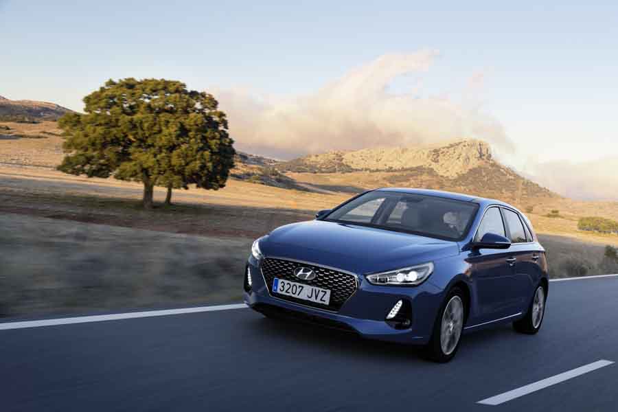 Car Reviews | Hyundai i30 1.6 diesel | CompleteCar.ie