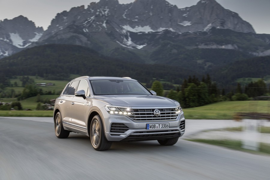Car Reviews | Volkswagen Touareg 3.0 TDI diesel | CompleteCar.ie