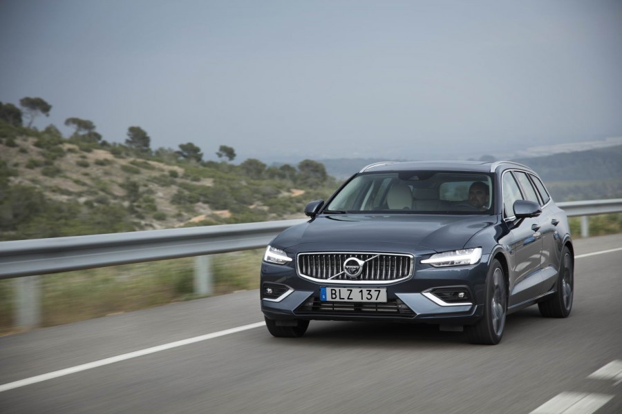 Car Reviews | Volvo V60 T6 petrol | CompleteCar.ie