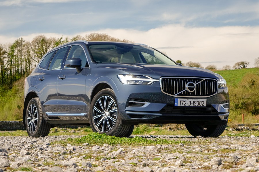 Car Reviews | Volvo XC60 T8 Twin Engine | CompleteCar.ie