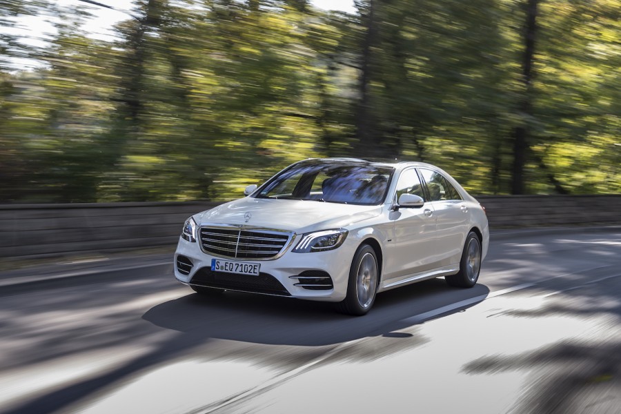 Car Reviews | Mercedes-Benz S 560 e hybrid (2019) | CompleteCar.ie
