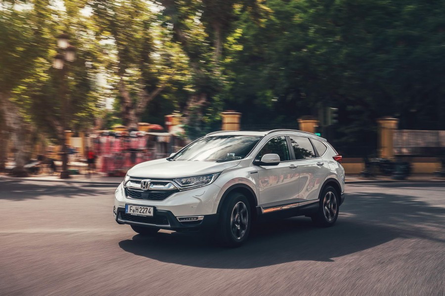Car Reviews | Honda CR-V Hybrid (2019) | CompleteCar.ie