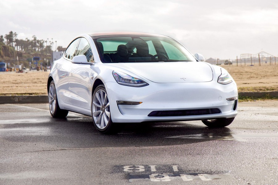 Car Reviews | Tesla Model 3 Long-range (2019) | CompleteCar.ie