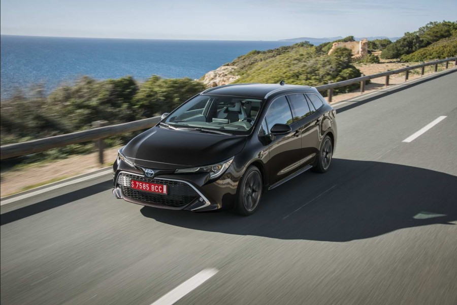 Car Reviews | Toyota Corolla 1.8 Hybrid Touring Sports estate (2019) | CompleteCar.ie