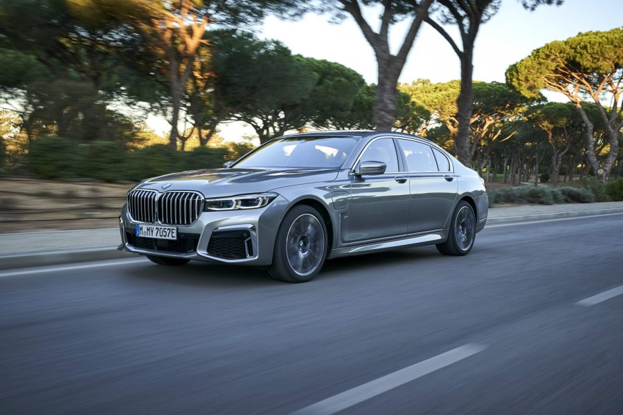 Car Reviews | BMW 745Le xDrive hybrid (2019) | CompleteCar.ie