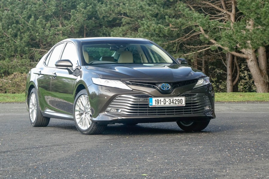 Car Reviews | Toyota Camry Hybrid (2019) | CompleteCar.ie