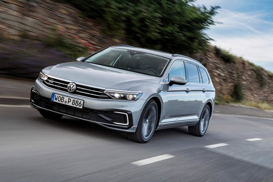 Car Reviews | Volkswagen Passat GTE Estate (2020) | CompleteCar.ie