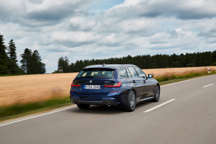 Car Reviews | BMW 330d xDrive Touring | CompleteCar.ie