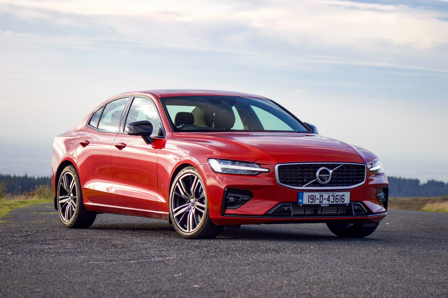 Car Reviews | Volvo S60 T5 R-Design (2019) | CompleteCar.ie