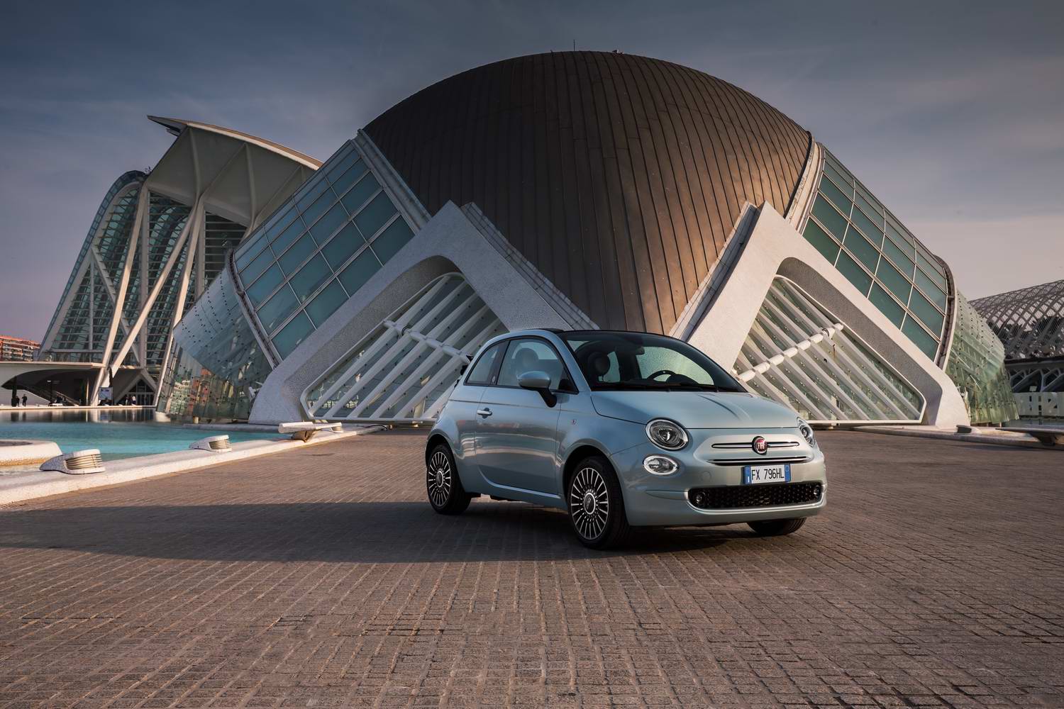 Car Reviews | Fiat 500C Hybrid (2020) | CompleteCar.ie