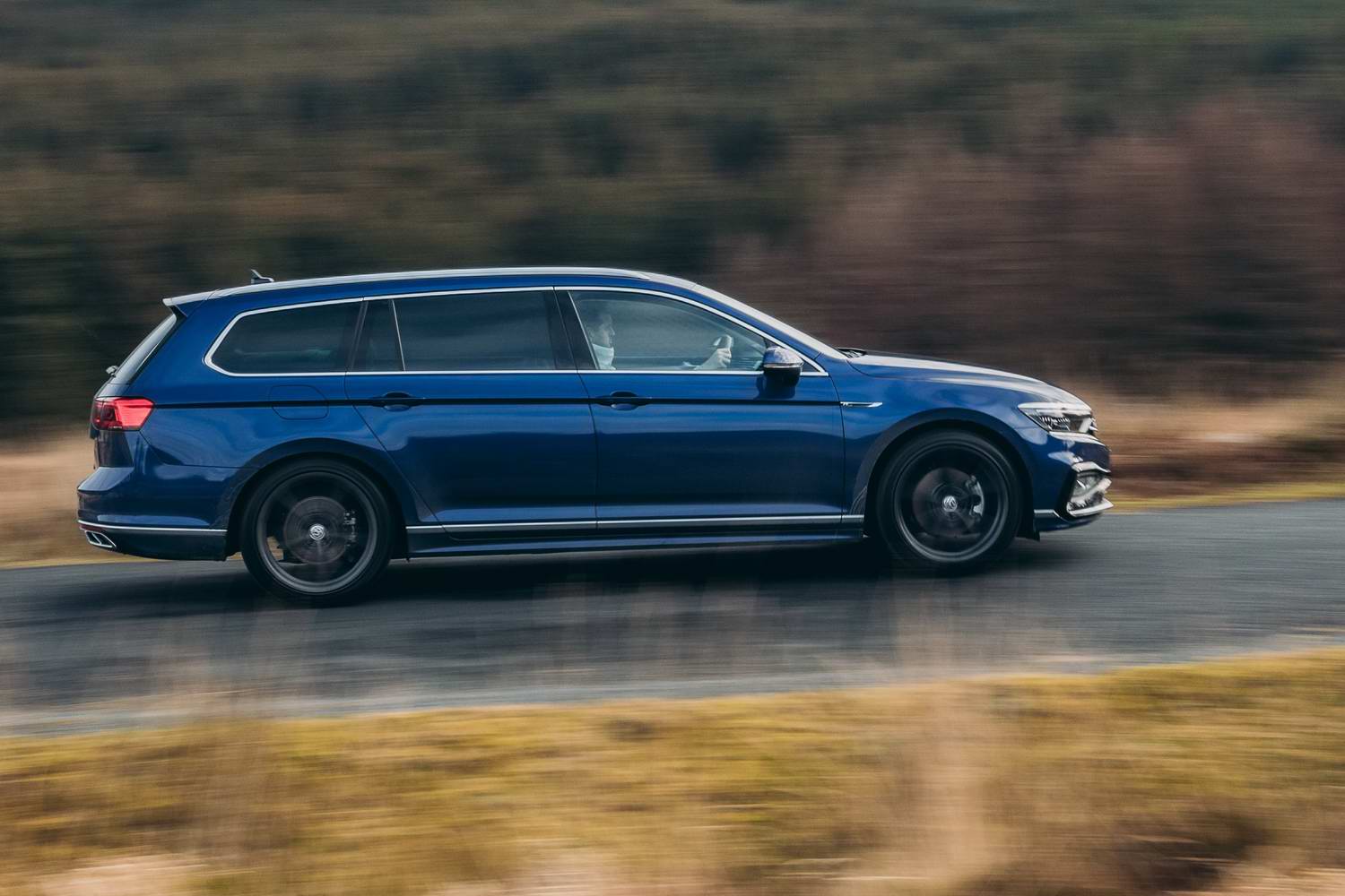 Car Reviews | Volkswagen Passat 2.0 TDI R-Line Estate (2020) | CompleteCar.ie