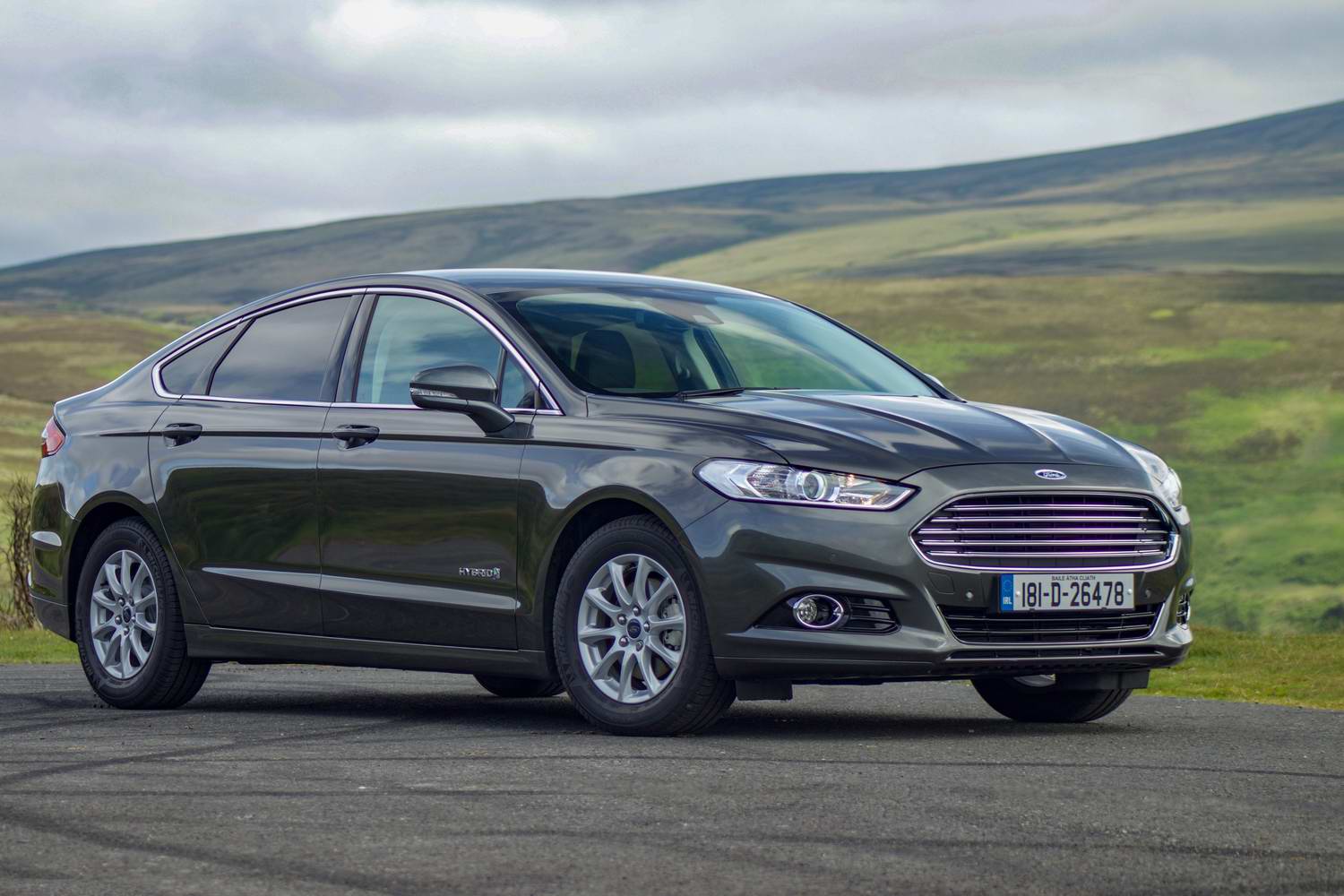 Car Reviews | Ford Mondeo Hybrid saloon (2019) | CompleteCar.ie