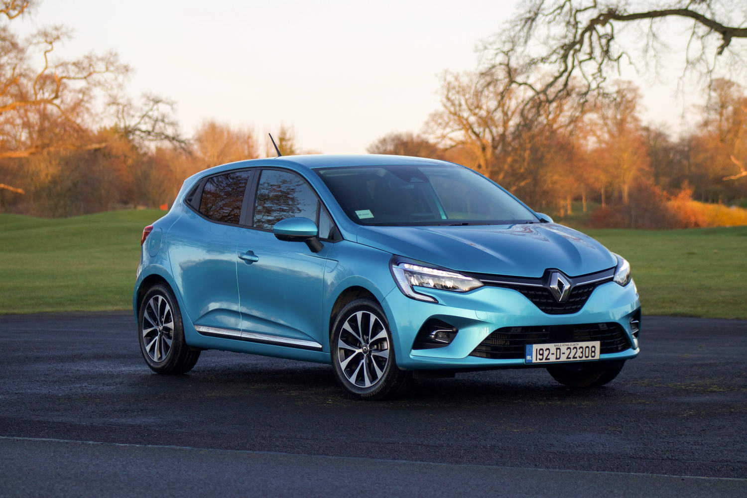 Car Reviews | Renault Clio TCe 100 (2020) | CompleteCar.ie