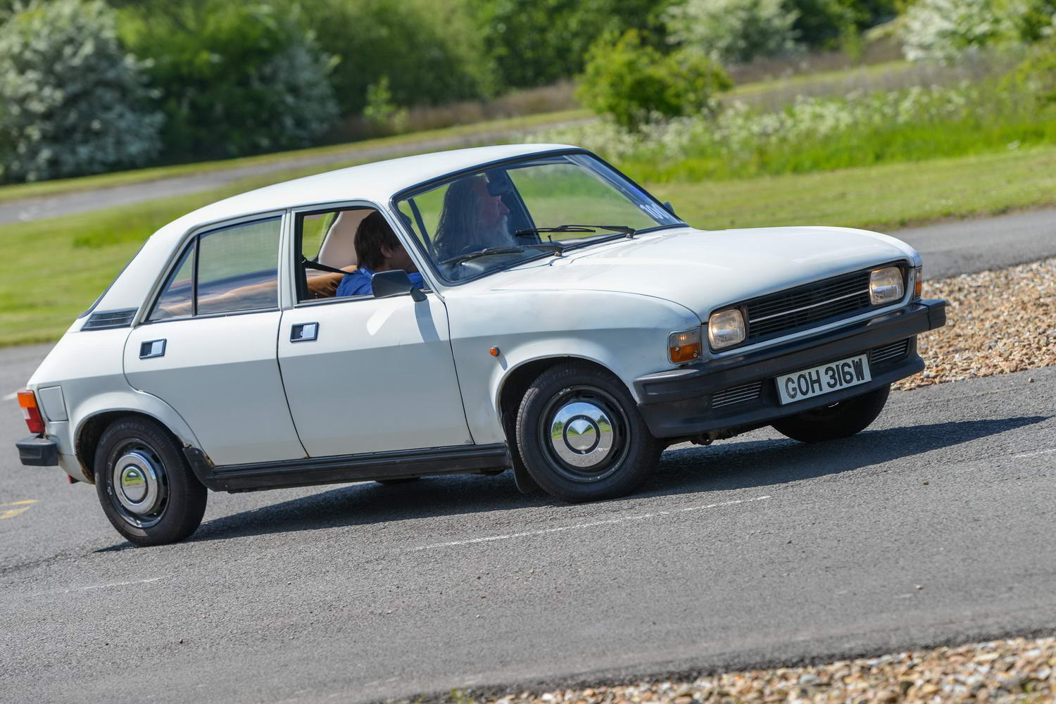 Complete Car Features | Investments: why are terrible cars making big money?