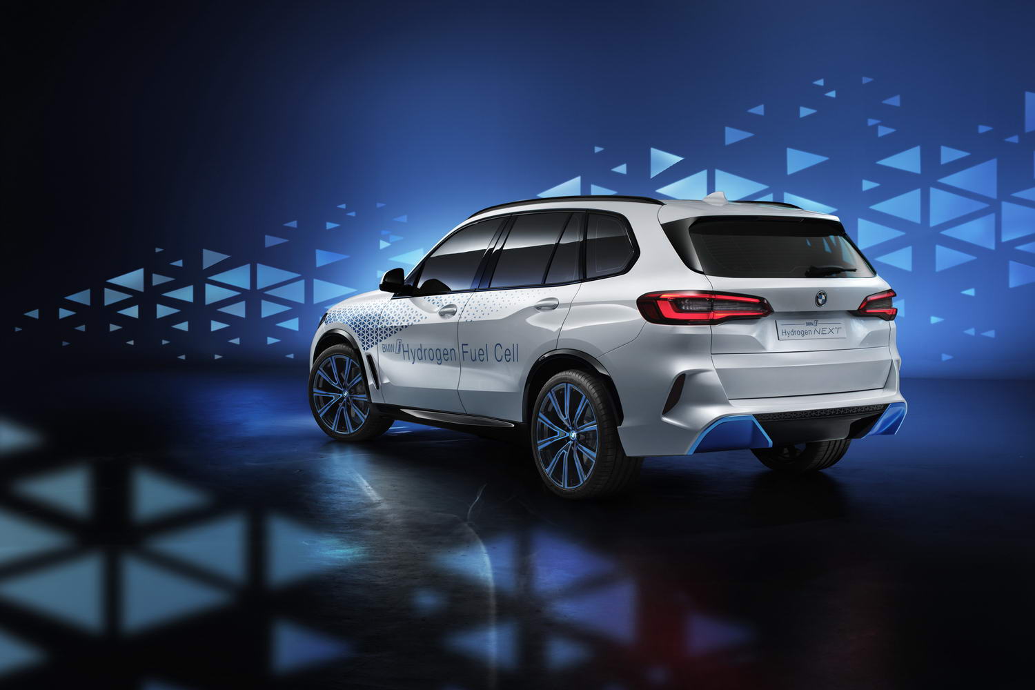 Complete Car Features | Has battery power already beaten hydrogen?