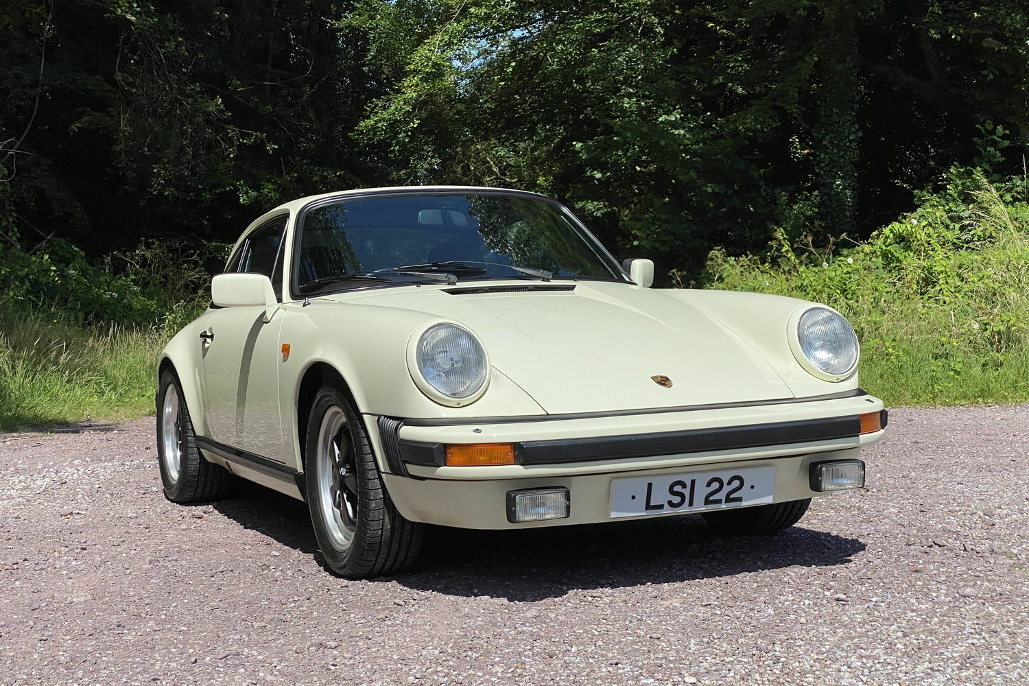Complete Car Features | We drive Crosbie's 1982 Porsche 911