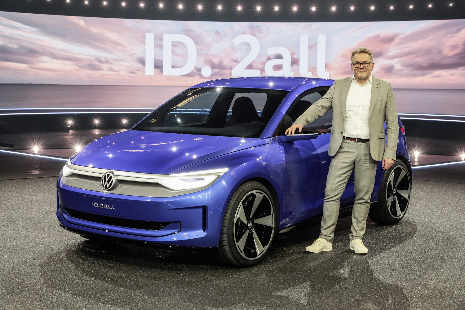 Complete Car Features | Volkswagen's design chief on the ID. 2all