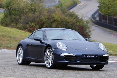 Complete Car Features | Riding shotgun in the 2012 Porsche 911