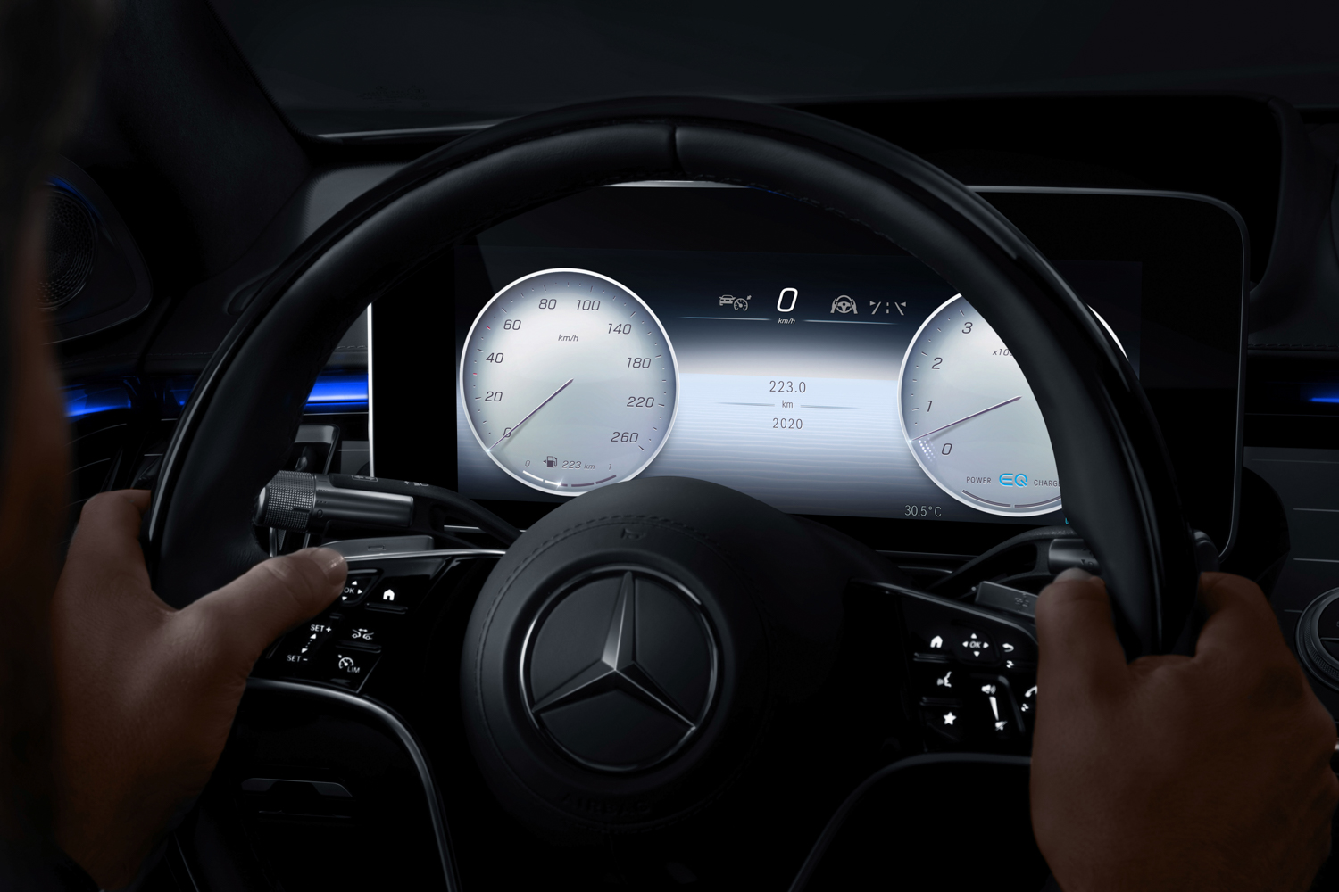 Clever rear-seat entertainment for Mercedes-Benz S-Class