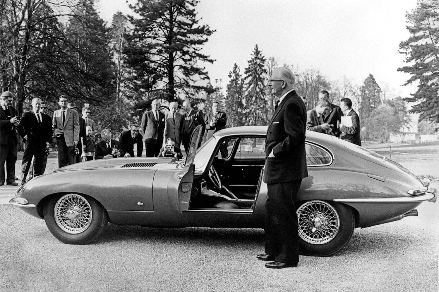 Jaguar to recreate iconic E-Type duo for 60 Collection