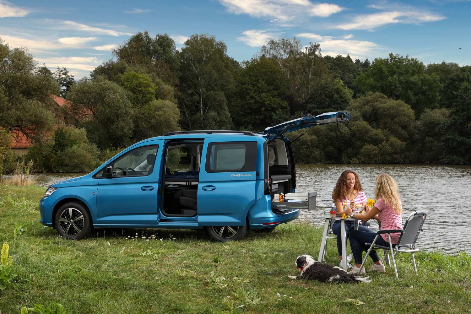 Volkswagen shows off Caddy Camper - car and motoring news by CompleteCar.ie